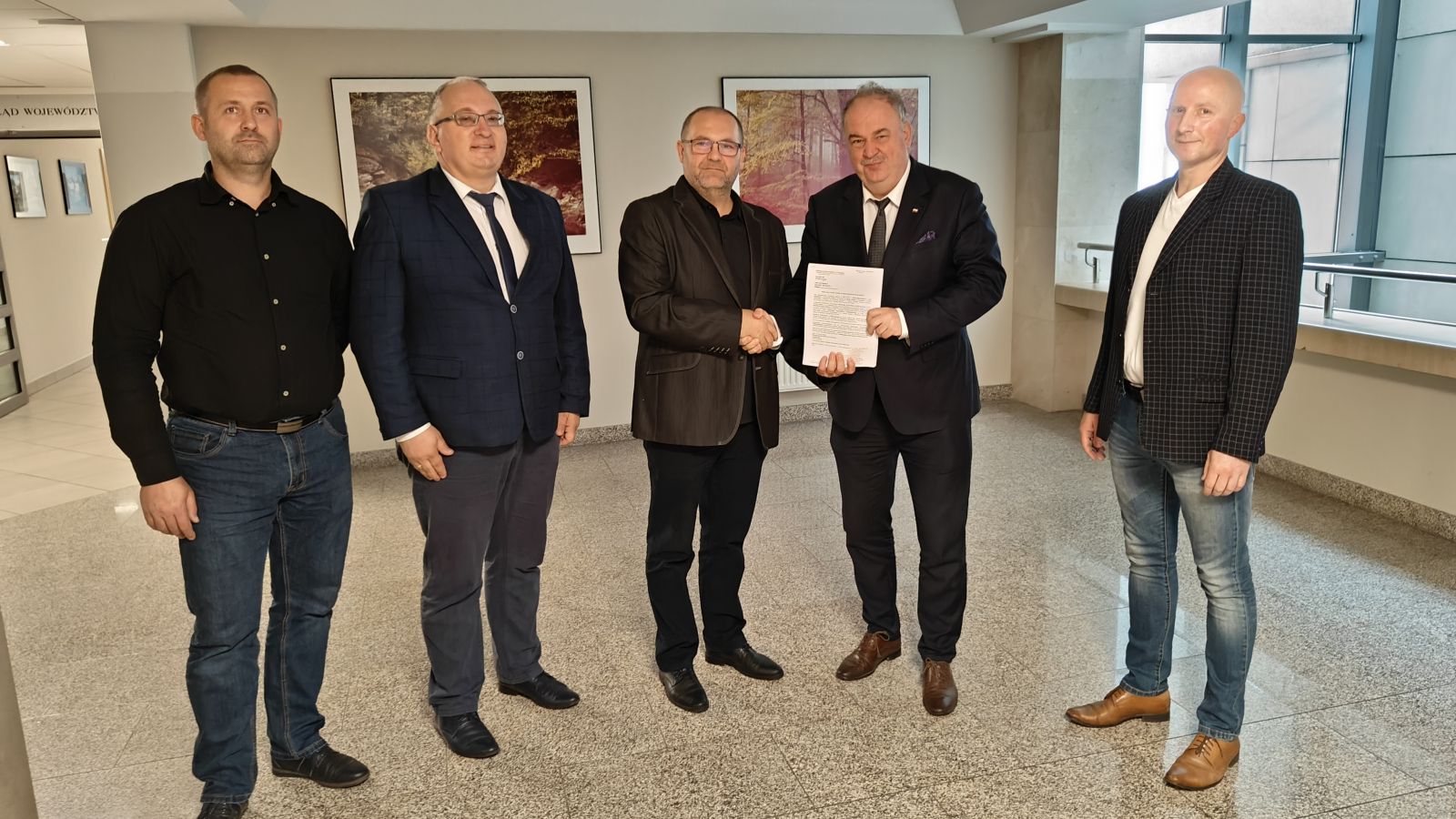 Podpisanie umowy w Urzędzie Marszałkowskim przez OSP Czermin 15.04.2024